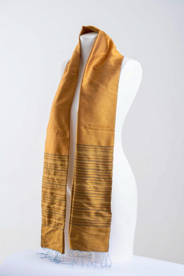 Echarpe en soie brun caramel