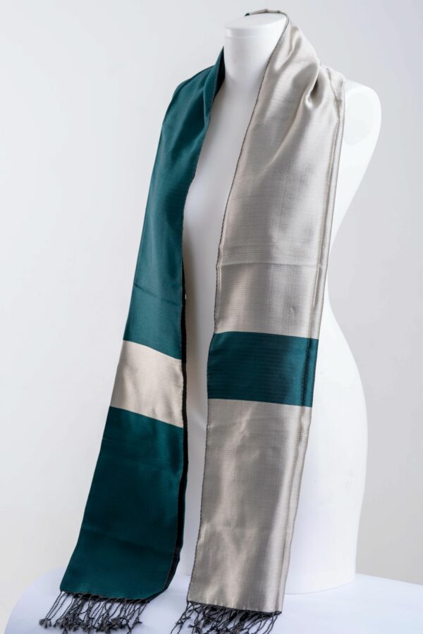 Echarpe en soie gris brun et vert sarcelle