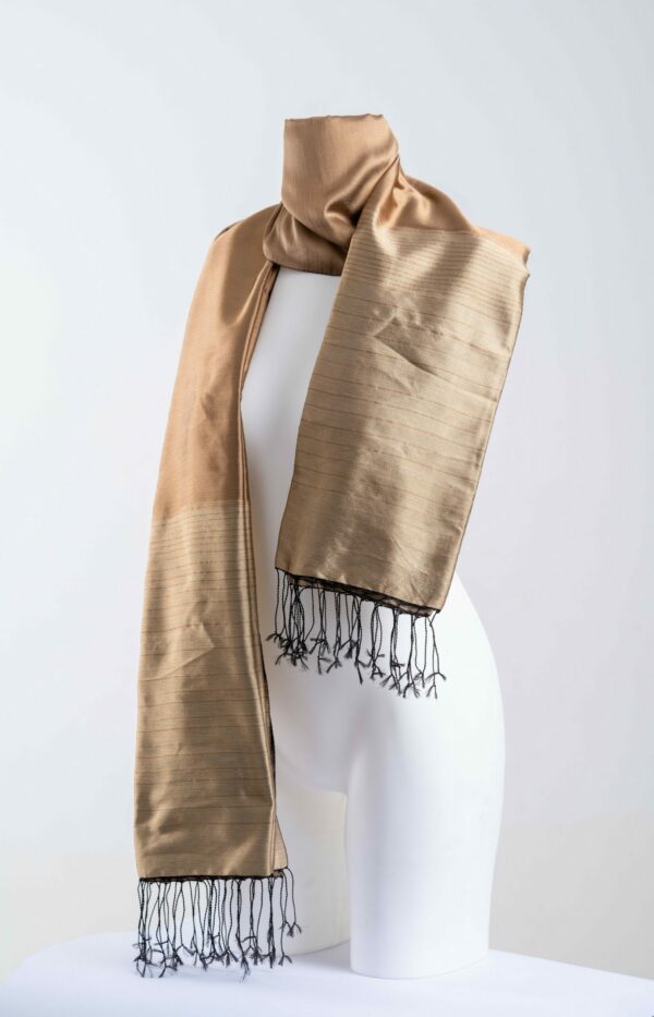 Echarpe en soie sable chaud