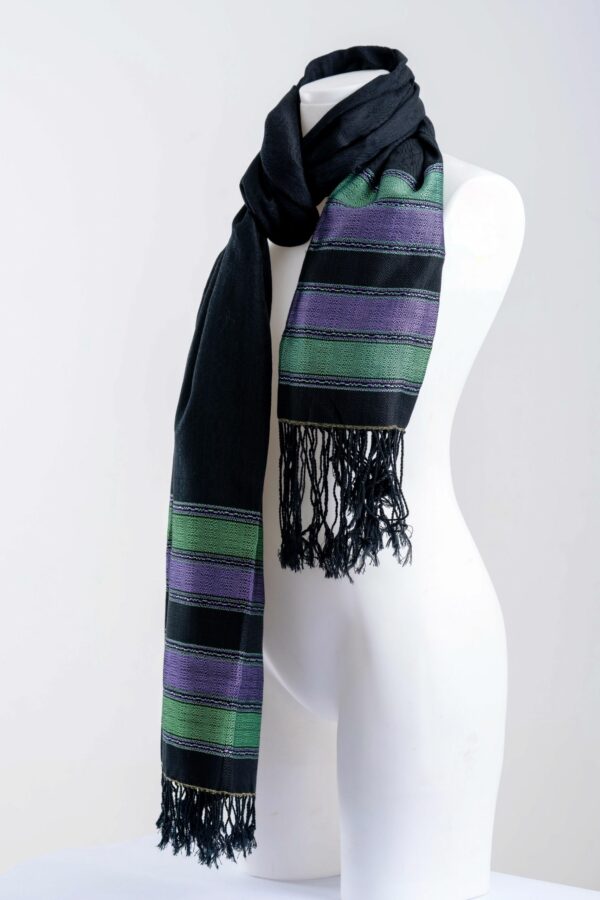 Echarpe en coton noir violet